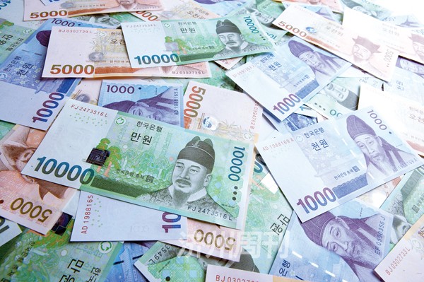 一般为约人民币200～600元左右(1人民币≈165韩元 语言班费用 很多